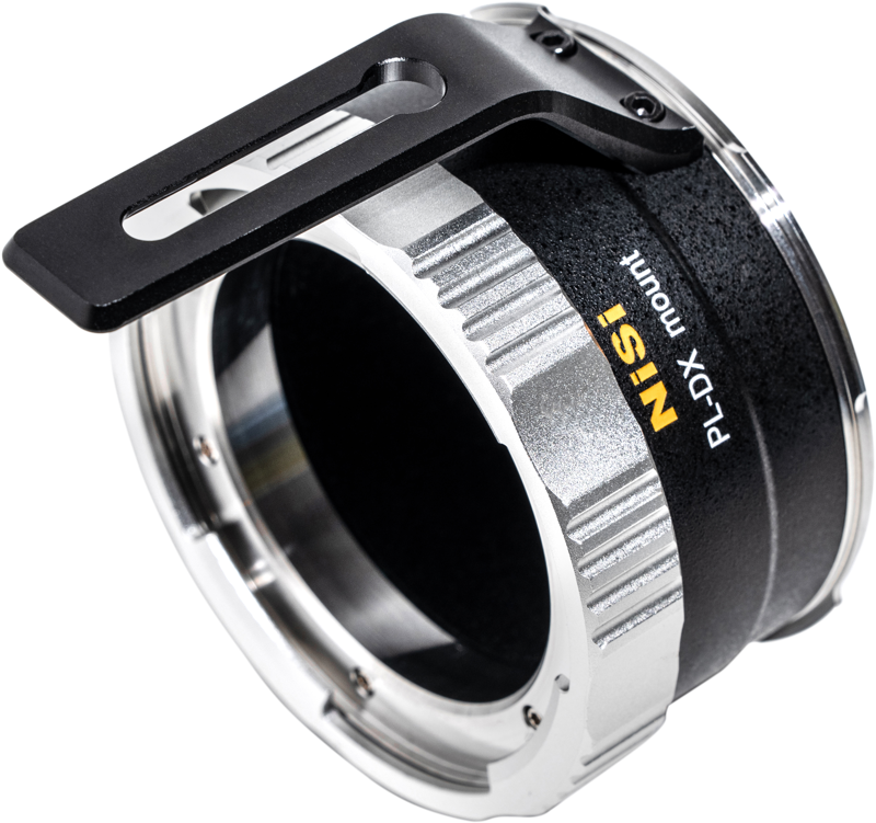 Lähikuva NiSi Cine Lens Mount Adapter Athena PL-DX -objektiivisovittimesta, jossa on kuvioitu musta ja hopeinen runko, metallinen rakenne, kiinnitetty musta kiinnike ja keltainen NiSi-logo sivulla.