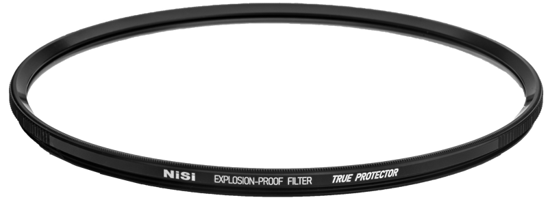 800q-06_117385 NiSi Cine Filter Explosion Proof / True Protector LP9210 for LEITZ Summilux C / Thalia on ohut, pyöreä musta suojasuodatin, joka on kuvattu tavallista vaaleaa taustaa vasten.