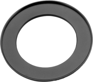 800q-107069 NiSi-sovitinrengas V5/V6/V7-pidikkeelle 52mm -suodinadapteri on musta, pyöreä metallirengas, jossa on suuri keskireikä, kuvassa valkoista taustaa vasten.