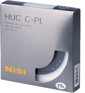 Pakkauksessa NiSi Filter Circular Polarizer Pro Nano HUC 105mm -pyöröpolarisaatiosuodin sisältää vedenpitäviä ja nanopinnoitteita, erittäin korkean resoluution, erittäin ohuen renkaan ja tulee harmaassa pakkauksessa, jossa on suodattimen näyttävä kirkas ikkuna.