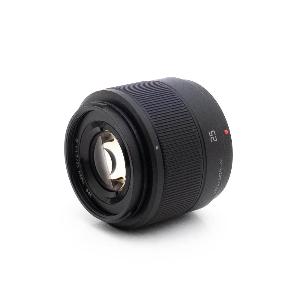 Lumix 25mm f17-2 Panasonic Lumix 25mm f/1.7 - Käytetty