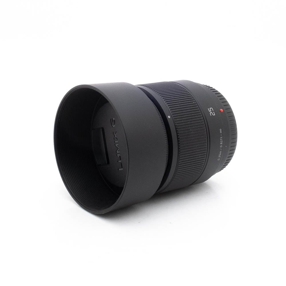 Lumix 25mm f17-3 Panasonic Lumix 25mm f/1.7 - Käytetty