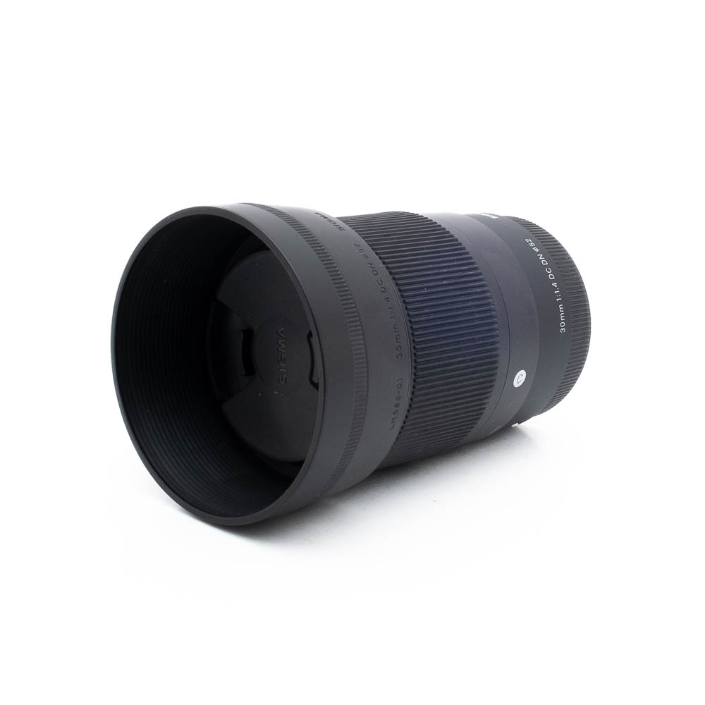 Sigma 30mm f14 DC DN Sony-3-2 Sigma 30mm f/1.4 DC DN C Sony E - Käytetty