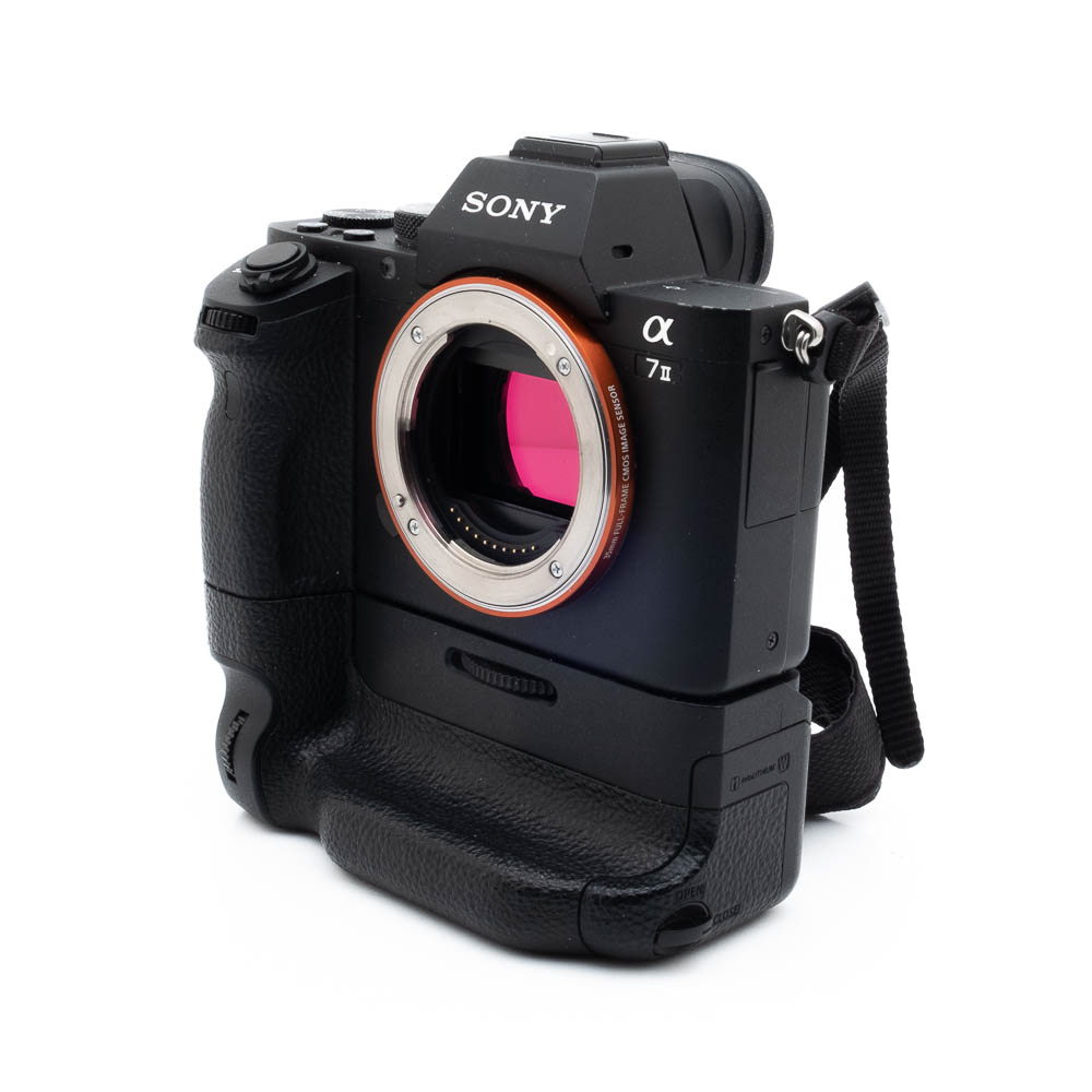 Sony A7 II-4-2 Sony A7 II (SC 2000) + akkukahva - Käytetty