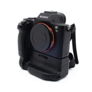 Sony A7 II-5-2 Sony A7 II (SC 2000) + akkukahva - Käytetty