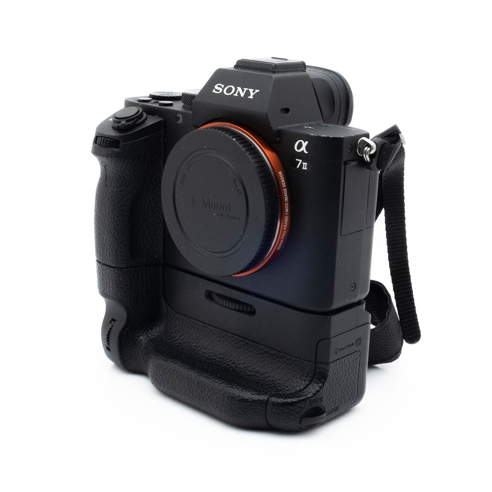 Sony A7 II-5-2 Sony A7 II (SC 2000) + akkukahva - Käytetty