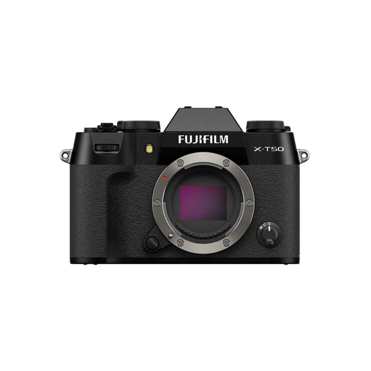 Fujifilm X-T50 -järjestelmäkamera, musta näkyy eteenpäin päin, kun sen objektiivikiinnitys on näkyvissä ilman objektiivia kiinnitettynä, korostaen kameran näkyviä valintakiekkoja ja painikkeita kameran yläosassa.