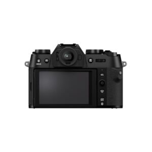 X-T502 Fujifilm X-T50 -järjestelmäkameran takakuva, musta, jossa näkyy LCD-näyttö, ohjauspainikkeet, valintakiekot ja etsin valkoista taustaa vasten.