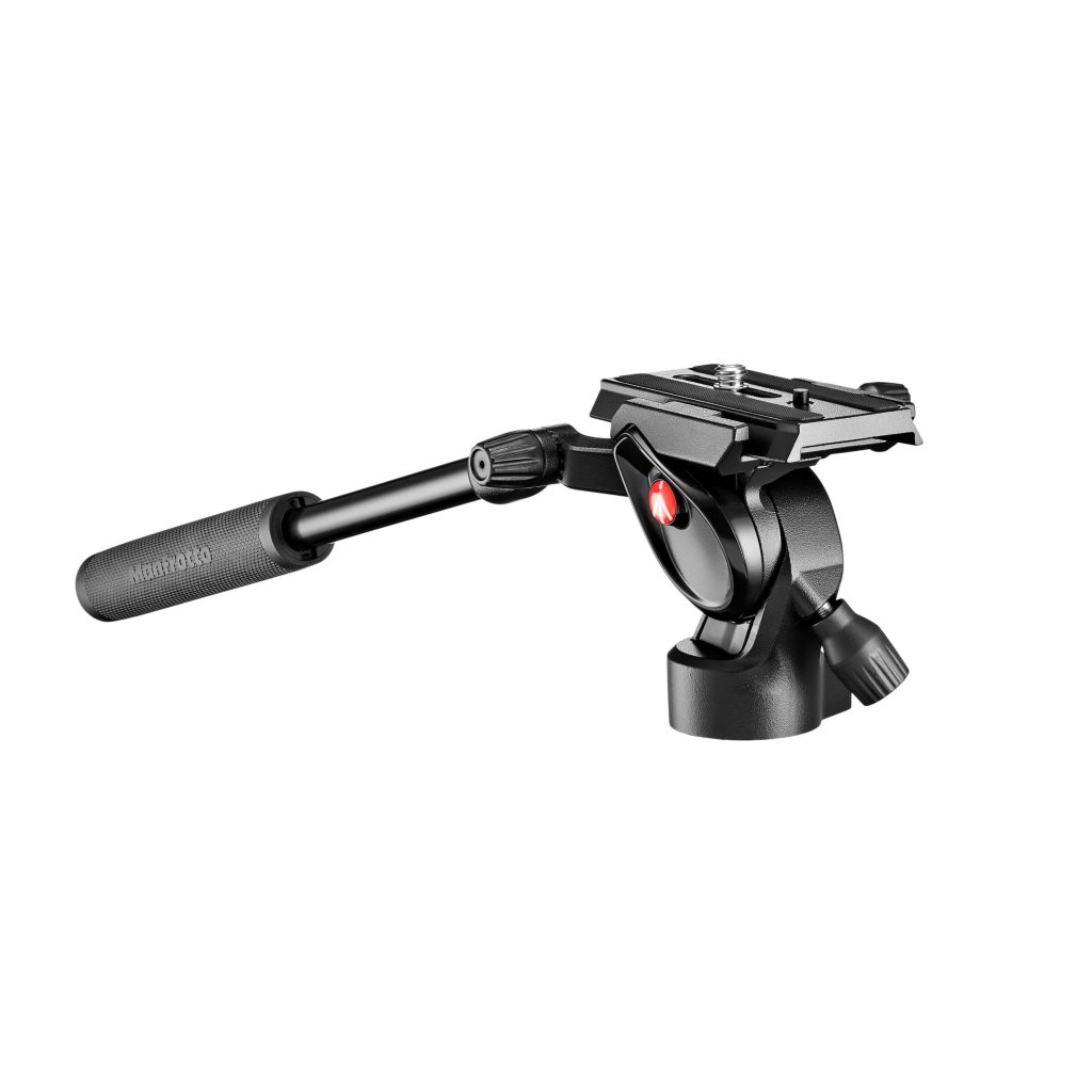 manfrotto_400ah_01 Manfrotto -videopää MVH400AH on musta kameran jalustapää, jossa on Manfrotto-logolla varustettu pitkä kääntökahva ja pikavapautuslevy, joka mahdollistaa sujuvan liikkeen ja tarkat säädöt.