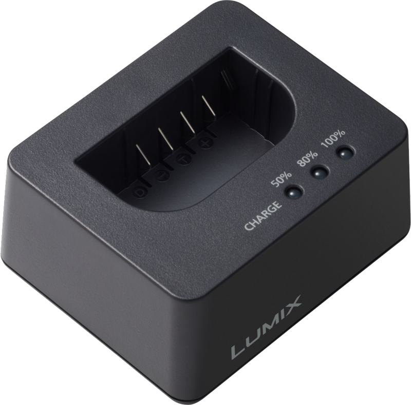 Panasonic BLK22 Charger USB-C on musta LUMIX-laturi, jossa on kolme merkkivaloa, joissa on merkinnät 50 %, 80 % ja 100 %, sekä avoin paikka akun lataamista varten.