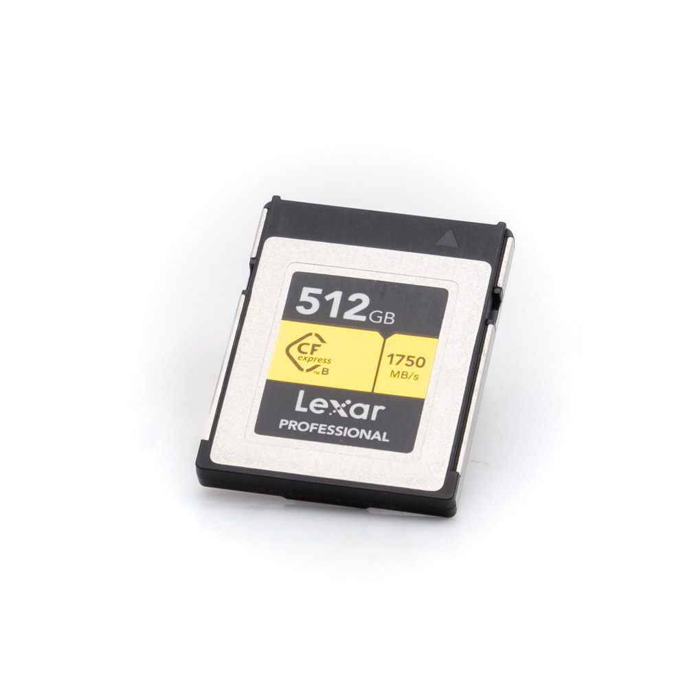 Lexar 512gb cfexpress-1 Lexar CFexpress Pro Gold 512GB (sis.ALV24%) - Käytetty muistikortti näkyy valkoisella pohjalla.