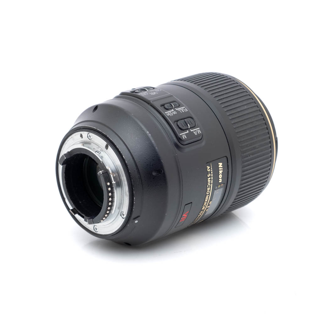 Nikkor AF-S 105mm f2.8-3 Nikon AF-S Micro-Nikkor 105mm f/2.8G VR ED - Käytetty
