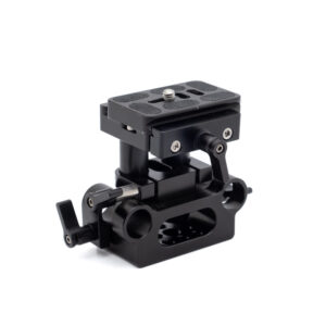 Smallrig 2092B-1 SmallRig 2092B Universal 15mm Rail Support System Baseplate (sis.ALV24%) - Käytetty, mustaa metallia, jossa on säädettävät nupit, pikakiinnityslevy ja useita kiinnitysreikiä, kuvassa valkoisella pohjalla.