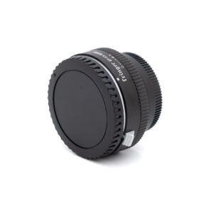 Sringer EF-FX adapter-1 Musta Fringer Canon EF - Fuji X Pro II adapteri (sis. ALV24%) - Käytetty, jossa on harjattu reuna ja objektiivin suojus, on kuvattu valkoista taustaa vasten.