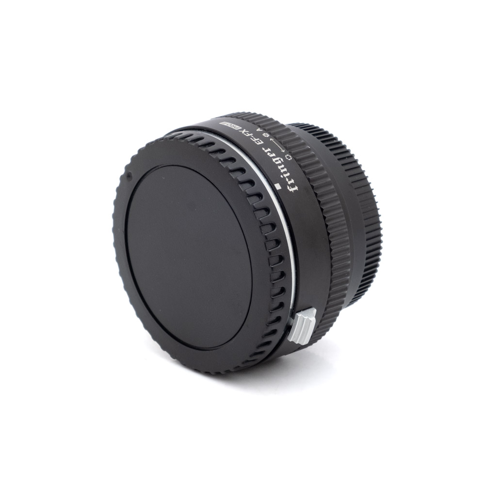 Sringer EF-FX adapter-1 Musta Fringer Canon EF - Fuji X Pro II adapteri (sis. ALV24%) - Käytetty, jossa on harjattu reuna ja objektiivin suojus, on kuvattu valkoista taustaa vasten.