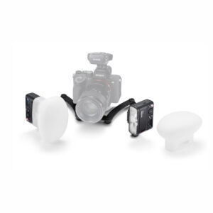 1707820326_658 Godox MF12-DK3 Dental Flash Kit -makrosalama näkyy valkoisella taustalla kaksoissalamalaitteen, kahden ulkoisen salaman ja kahden valkoisen diffuusorin kanssa.