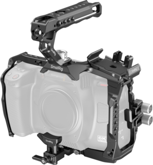 800q-01_128313 The SmallRig 4574 Basic Cage Kit for Blackmagic Design Cinema 6K is mounted on the camera and shows several mounting points, a top handle and accessory mounts. The semi-transparent camera highlights the cage design.