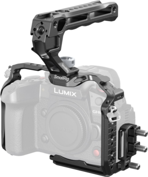 800q-01_128428 The SmallRig 4825 HawkLock Quick Release Cage Kit attaches to the semi-transparent Panasonic Lumix GH6 camera, providing support and mounting options for your shooting gear.