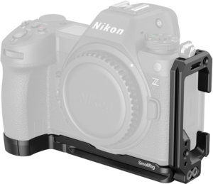 800q-01_128486 The SmallRig 4523 L-shaped mounting plate for the Nikon Z6 III attaches to the base and side of the Nikon Z6 III and provides mounting points for accessories. The camera appears faded in the background, highlighting the L-shaped bracket.