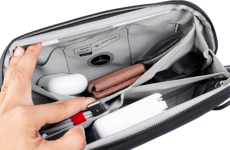 800q-06_128331 Peak Design Tech Pouch Small – Charcoal