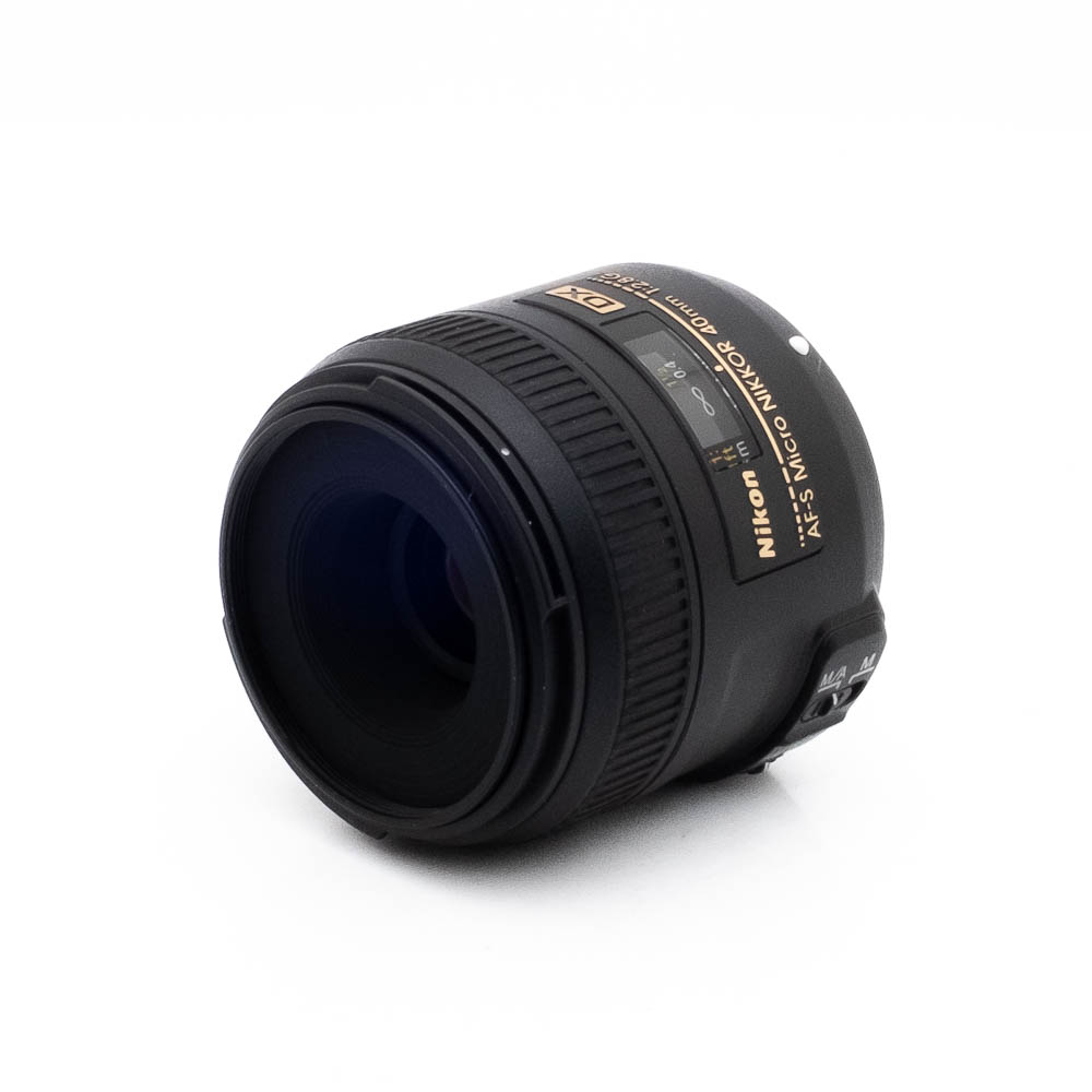 Nikon 40mm f28G DX-2 Nikon AF-S Micro-Nikkor 40mm f/2.8G DX (Kunto K5) - Käytetty