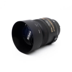 Nikon 40mm f28G DX-3 Nikon AF-S Micro-Nikkor 40mm f/2.8G DX (Kunto K5) - Käytetty