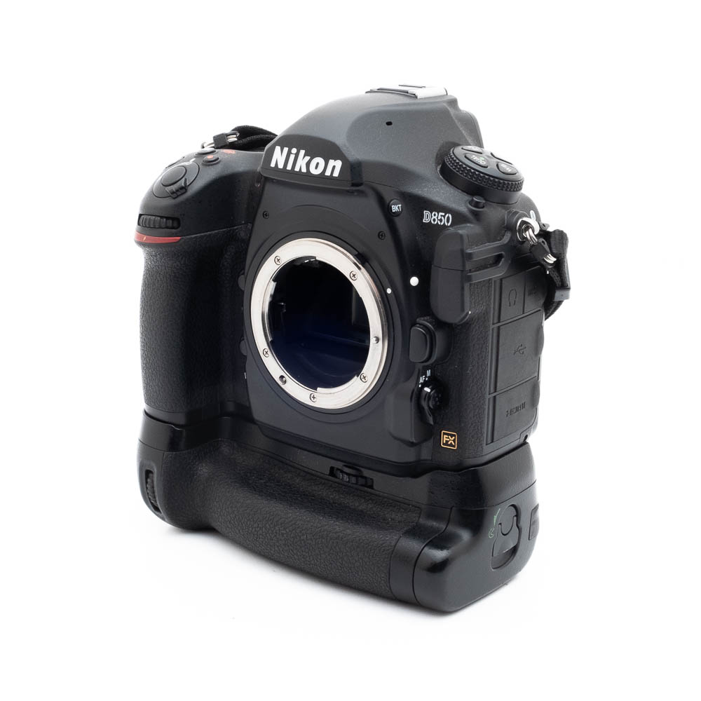 Nikon D850 -4 Nikon D850 (SC 39500) + akkukahva - Käytetty
