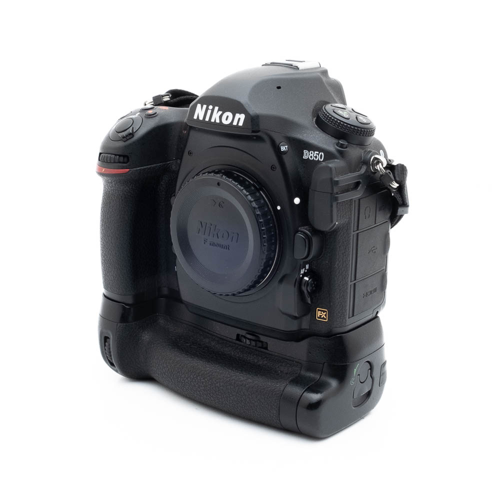 Nikon D850 -5 Nikon D850 (SC 39500) + akkukahva - Käytetty