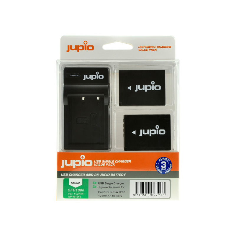 jupio_fujifilm_f126s_double_kit Etukuva Jupio 2x Battery NP-W126S + USB Single Charger -akusta kirkkaassa pakkauksessa, jossa on USB-laturi ja kaksi kameran akkua sekä oranssi, vihreä ja valkoinen etiketti, jossa on yksityiskohtaiset tiedot.