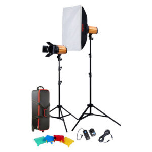 1349157967_915 Godox Studio Smart Kit 300SDI E -studiosalama sisältää kaksi studiovaloa jalustoilla (toinen softboxilla, toinen ladonovilla), kantolaukun, kaukosäätimet, virtajohdot ja neljä värillistä suodatinta.