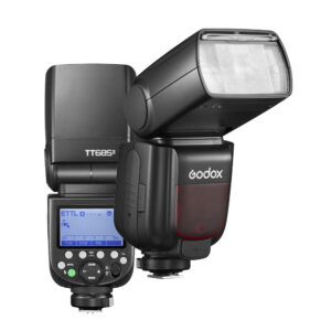 1643114989_922 Kaksi näkymää Godox Starter BARDT Kit - Nikon -akkusalaman paketista: etupuolella on salamapää ja takana digitaalinen ohjausnäyttö ja säätöpainikkeet.
