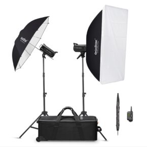 Godox SK300IIV C Duo Studio Flash Kit sisältää kaksi studiovaloa jalustoilla, mustan sateenvarjon, suorakulmaisen softboxin, lisäsateenvarjon, käsikäyttöisen kaukolaukaisimen ja mustan kantolaukun.