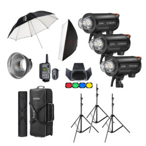 1708614286_123 Godox QT600IIIM D Trio Studio Kit -studiosalama sisältää kolme studiovaloa, jalustat, sateenvarjon, softboxin, heijastimen, langattoman laukaisimen, värigeelit ja kantolaukut.