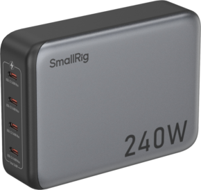 800q-01_128803 SmallRig 4752 240W 4-porttinen PD-virtalähde on kompakti, suorakulmainen laite, jonka sivulla on neljä USB-C-porttia, joissa jokaisessa on eri jännite- ja teholähdöt.