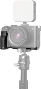800q-04_128804 SmallRig 4797 L-Shape Mount Plate with Silicone Handle for Sony Alpha 7C II / Alpha 7CR