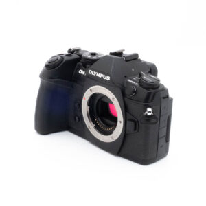 Olympus E-M1 II-4 Olympus OM-D E-M1 Mark II (SC 5500, Kunto K5) - Käytetty