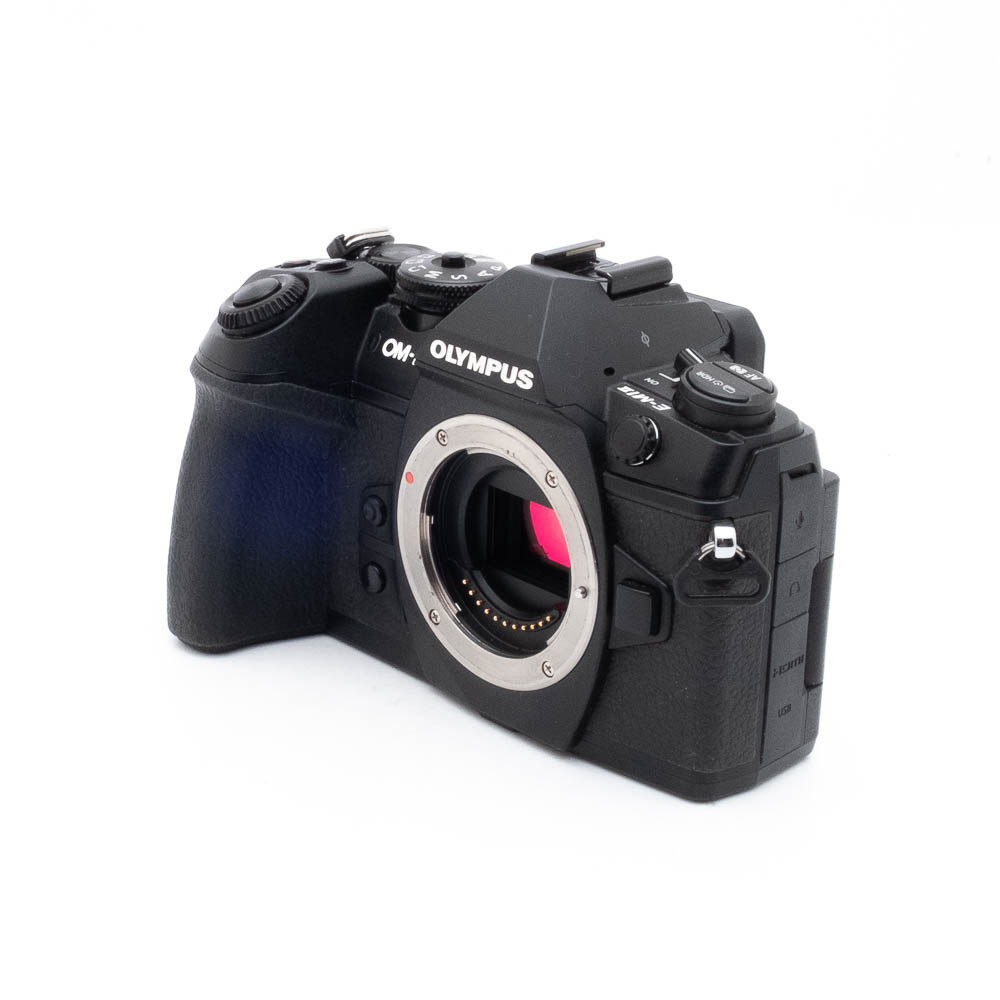 Olympus E-M1 II-4 Olympus OM-D E-M1 Mark II (SC 5500, Kunto K5) - Käytetty