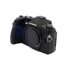 Olympus E-M1 II-5-2 Olympus OM-D E-M1 Mark II (SC 84000) - Käytetty
