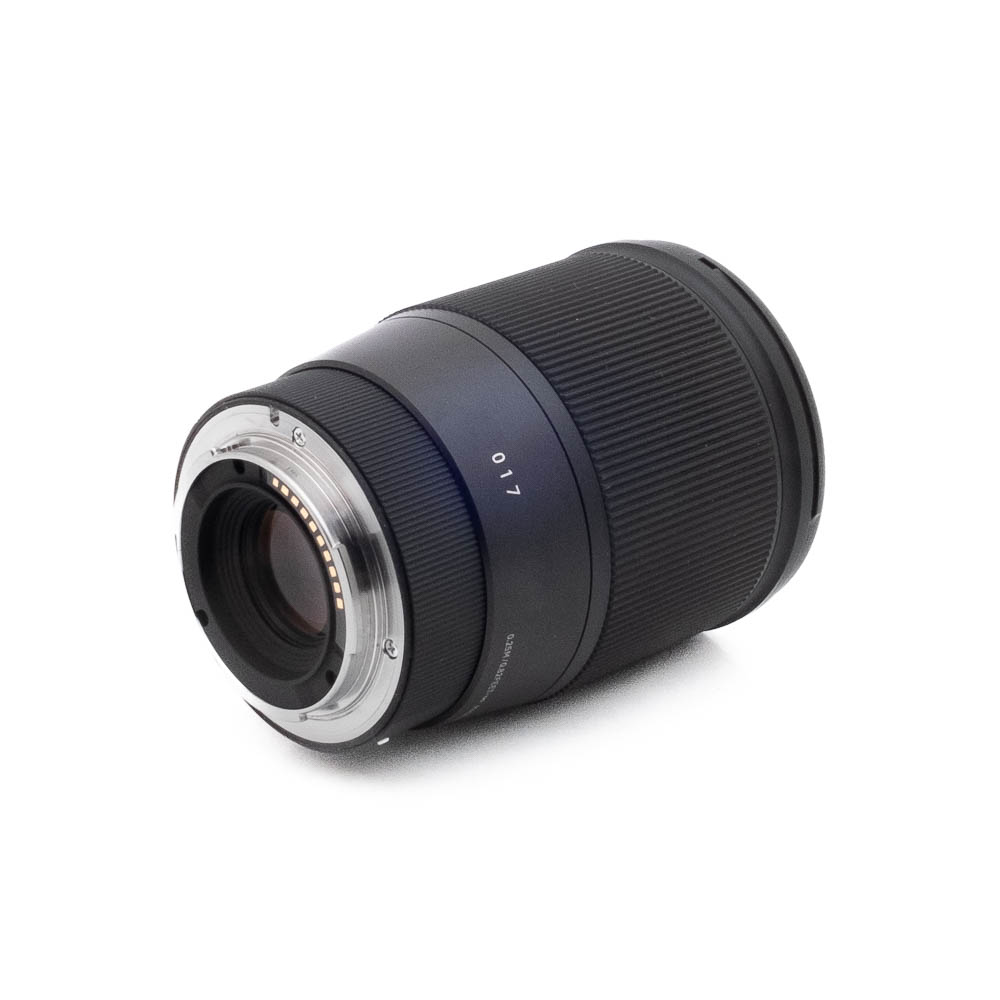 Sgima 16mm f14 DC Sony-1 Sigma 16mm f/1.4 DC DN C Sony E (Kunto K5) - Käytetty