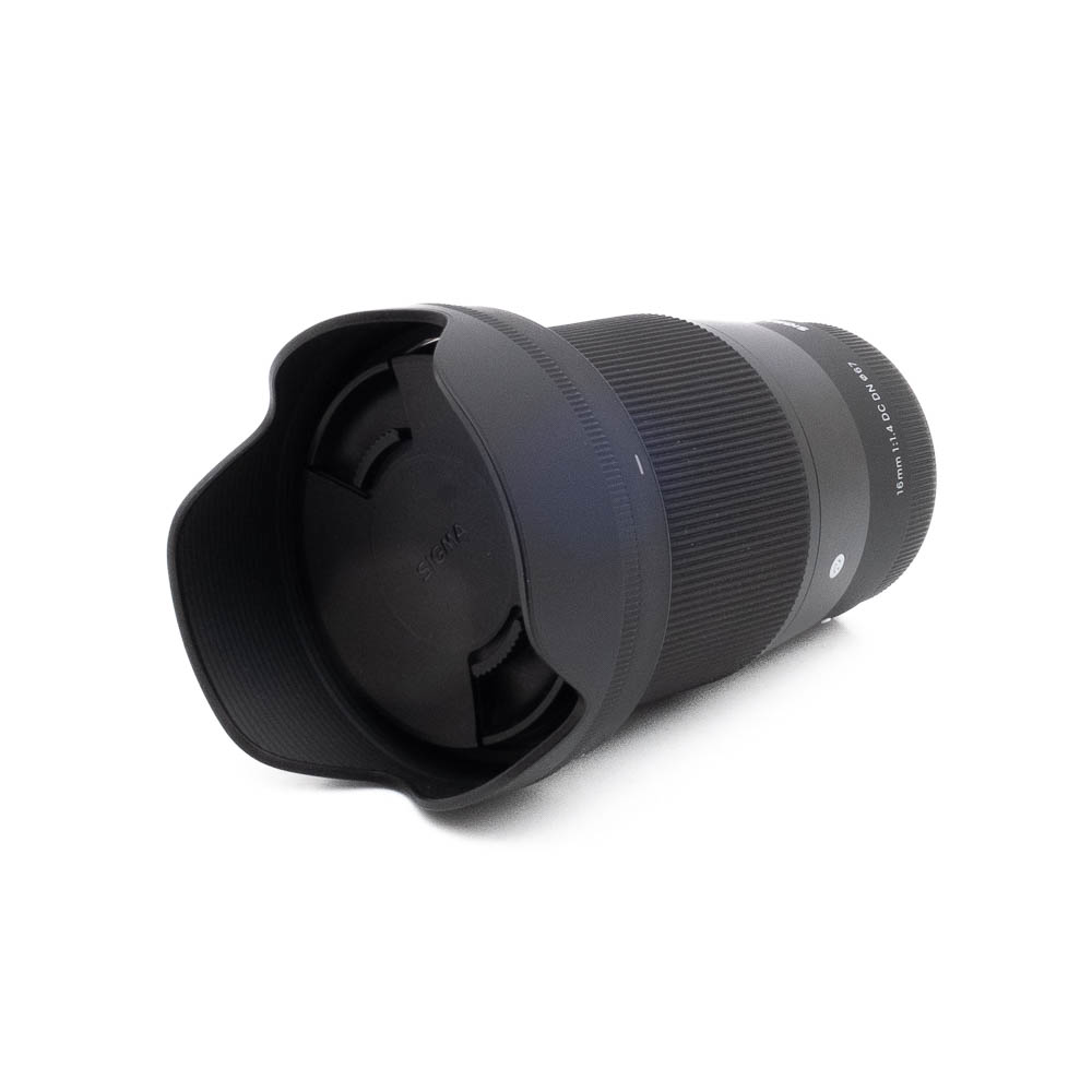 Sgima 16mm f14 DC Sony-3 Sigma 16mm f/1.4 DC DN C Sony E (Kunto K5) - Käytetty