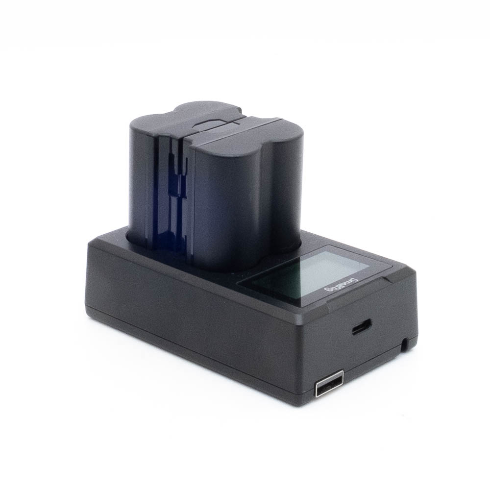 Smallrig 3822 SmallRig 3822 NP-W235 kameran akku- ja laturisarja - Käytetty: Kompakti musta laturi, jossa on ladattava akku, etupuolella oleva digitaalinäyttö ja USB-portit.