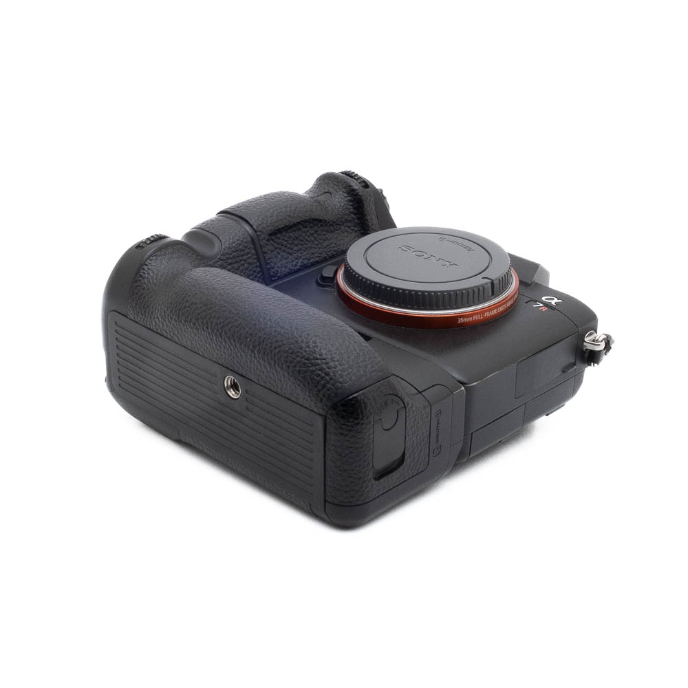 Sony A7R III-1 Sony A7R III + akkukahva (SC 237000, sis.ALV24%) – Käytetty
