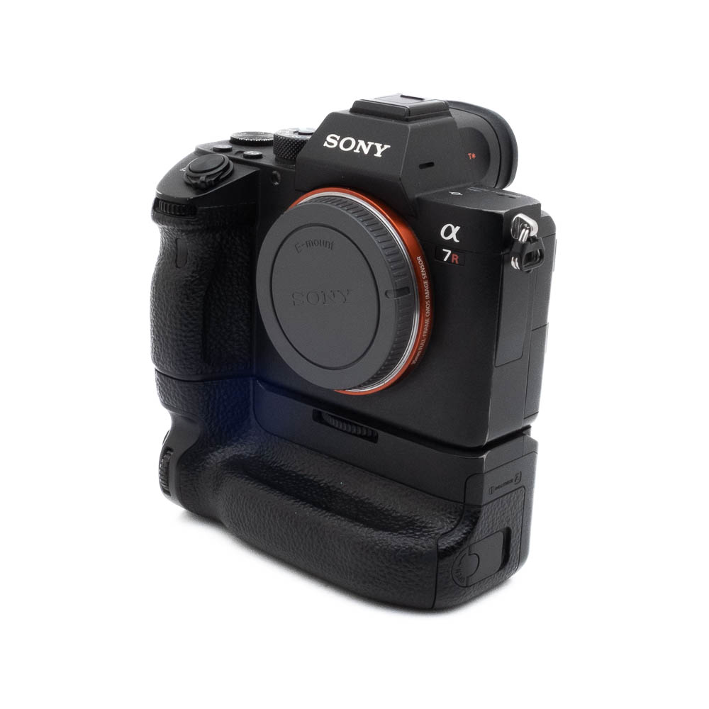 Sony A7R III-5 Sony A7R III + akkukahva (SC 237000, sis.ALV24%) – Käytetty