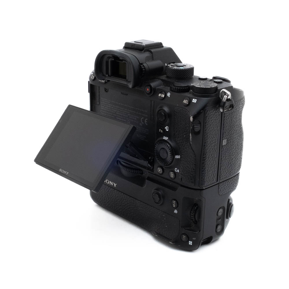 Sony A7R III Sony A7R III + akkukahva (SC 237000, sis.ALV24%) – Käytetty