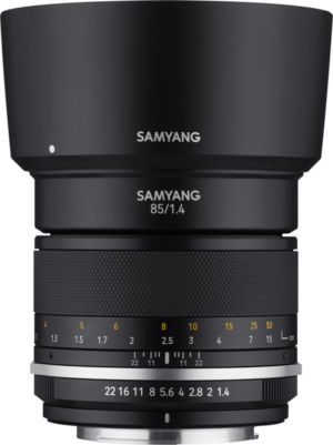 Samyang MF 85mm f/1.4 MK2 - Nikon F -objektiivissa on suuri huppu, kaiverretut tarkennus- ja aukkorenkaat sekä musta runko, jossa on Samyangin logo.