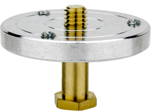 Kupo KS-023H 3/8'' Head Mounting Plate With 5/8'' Hex Stud -kiinnityslevyssä on pyöreä metallipohja, jossa on kolme ruuvia, keskellä oleva kierteitetty messinkitanko ja kuusiomutteri alareunassa, kuvassa tavallista taustaa vasten.