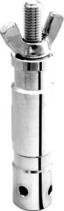 800q-01_119486 Kupo KS-032 28 mm:n tappi M12-kierteellä on kiiltävä metallinen viimeistely, siipimutteri yläosassa, sylinterimäinen runko ja kaksi vaakasuoraa reikää pohjan lähellä valkoista taustaa vasten.