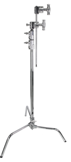 800q-01_122519 Kupo CS-20MK 20" C Stand w/ Sliding Leg Kits (hopea) on suunniteltu valokuvaukseen ja elokuvatuotantoon valaisulaitteiden ja lisävarusteiden tueksi, ja siinä on säädettävät varret ja kahvat.