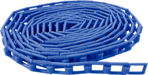 800q-01_122685 Kupo KP-KS03BL Plastic chain 3,5 m is a flexible blue chain with rectangular links twisted into a spiral on a white background.