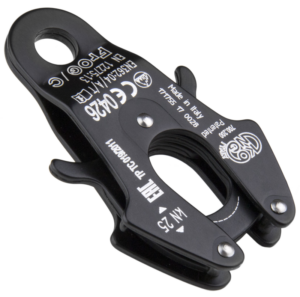 Kupo KS-157 Quick Release Frog Locking Carabinerissa on kaiverretut merkinnät, sertifiointitarrat, suuri kiinnitysreikä ja jousikuormitteinen nokkamekanismi kiipeilyyn tai teollisuuden turvallisuussovelluksiin.